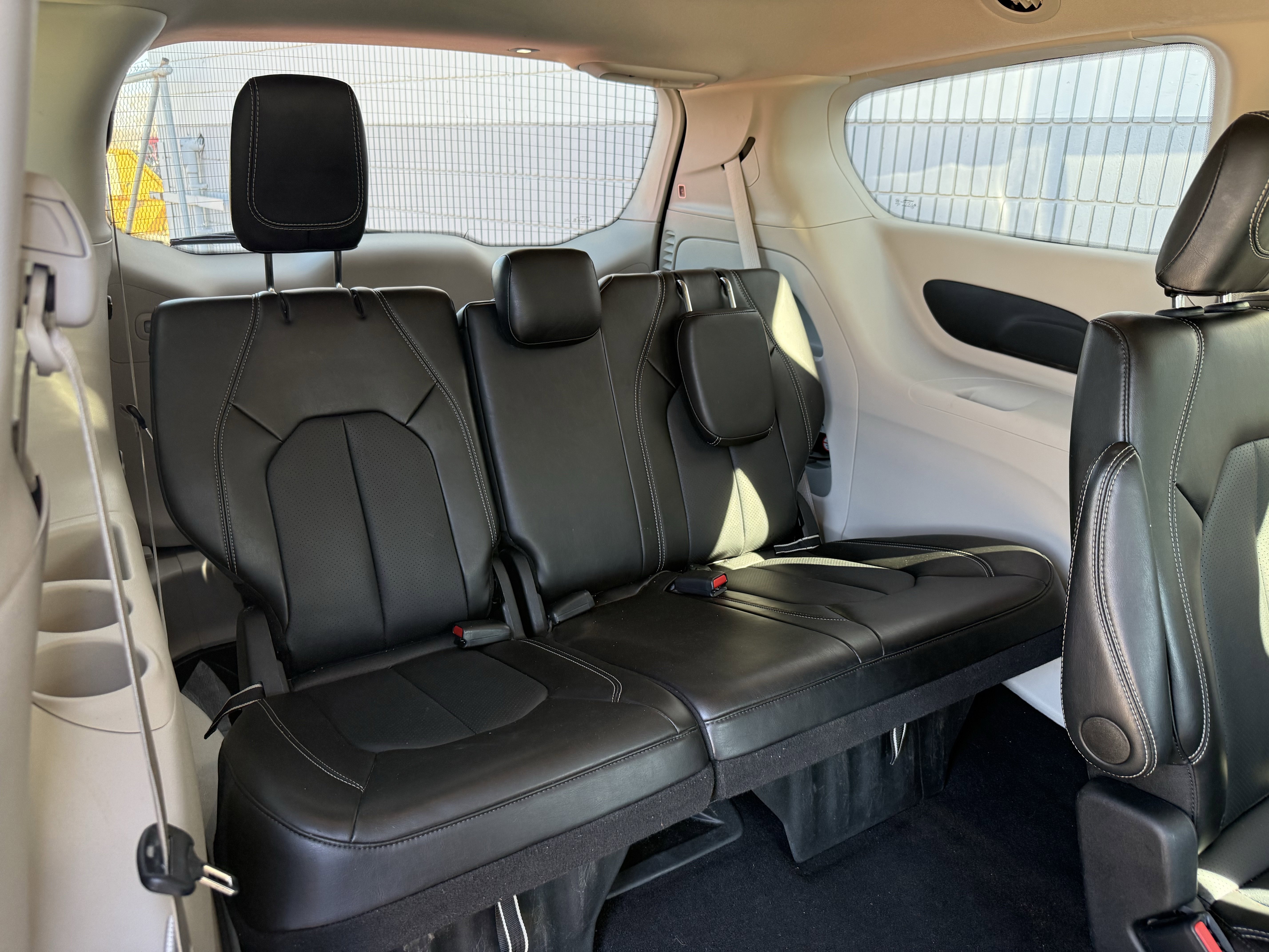 Used 2024 Chrysler Pacifica Touring-L image 8