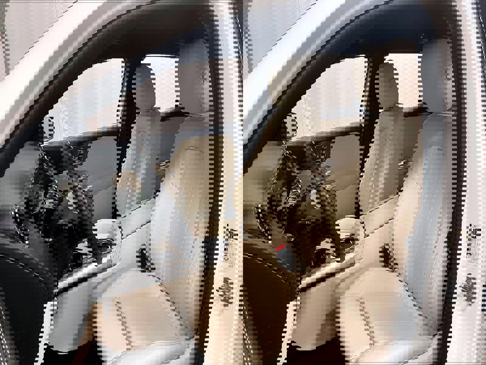 Used 2025 Mercedes-Benz GLA 250 4MATIC image 10