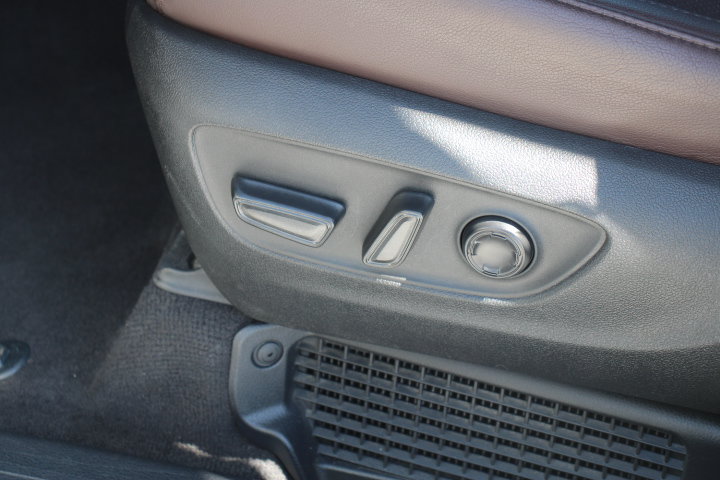 Certified 2024 Toyota Sienna Platinum FWD image 12