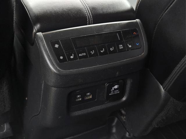 Used 2023 Nissan Pathfinder Platinum FWD image 17