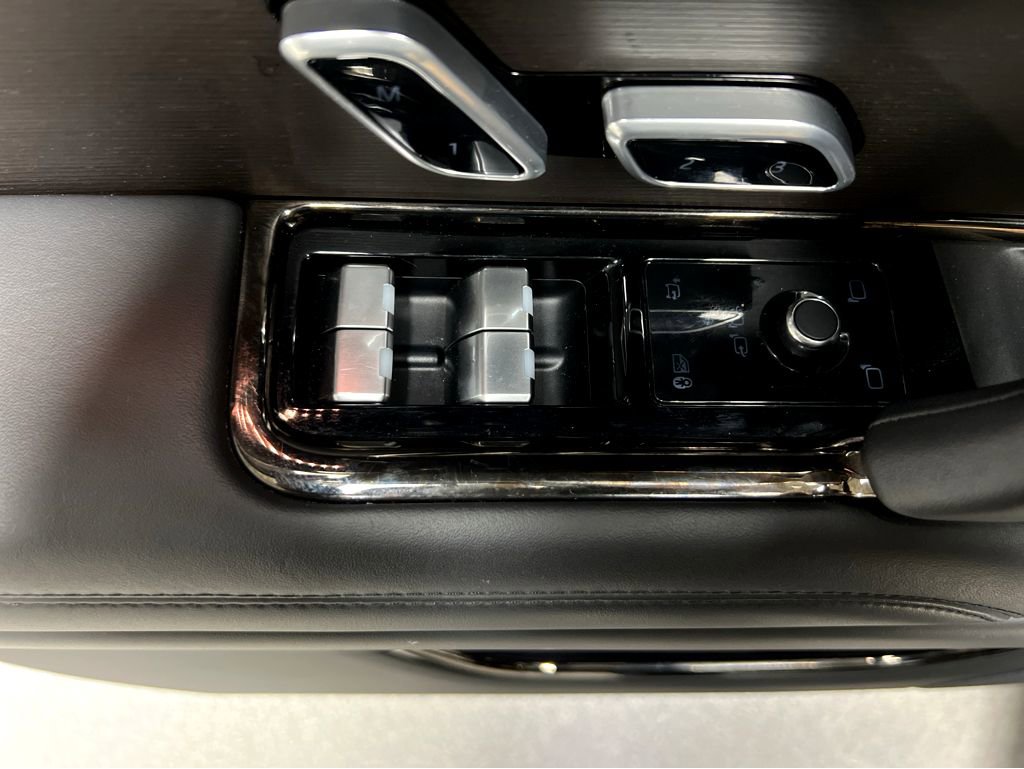 Used 2023 Land Rover Range Rover Sport SE Dynamic image 39