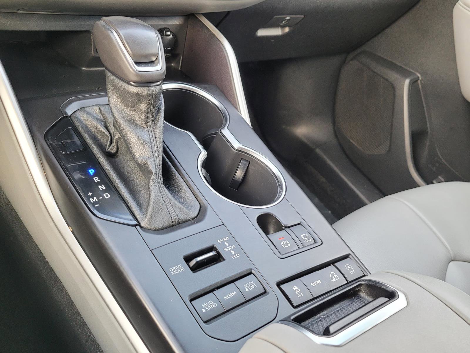 Used 2021 Toyota Highlander XLE image 14