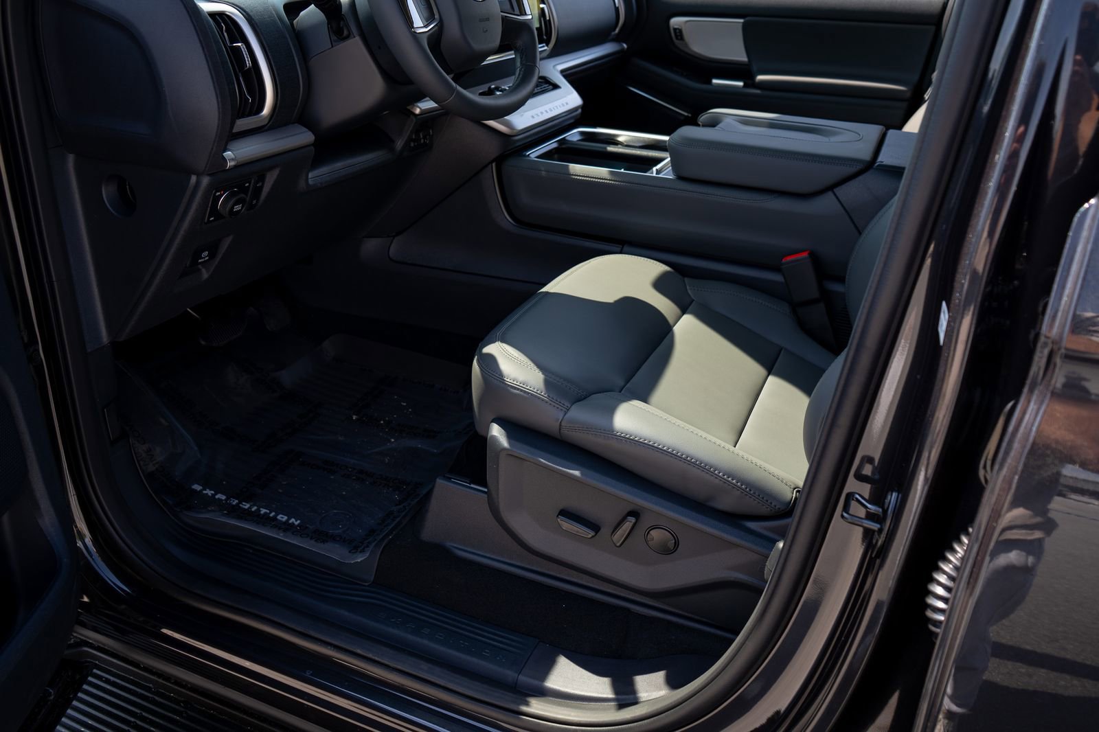 New 2026 Ford Expedition Active AWD/4WD image 17