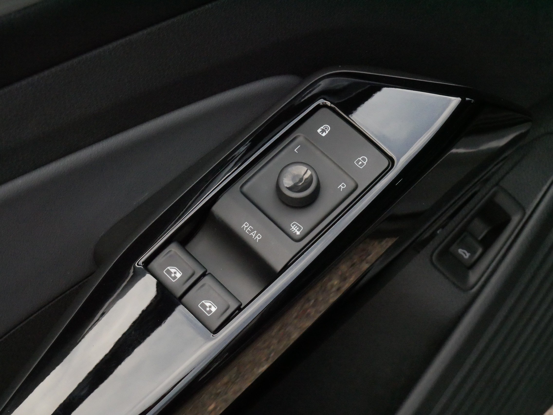 Certified 2023 Volkswagen ID.4 Pro S AWD/4WD image 20