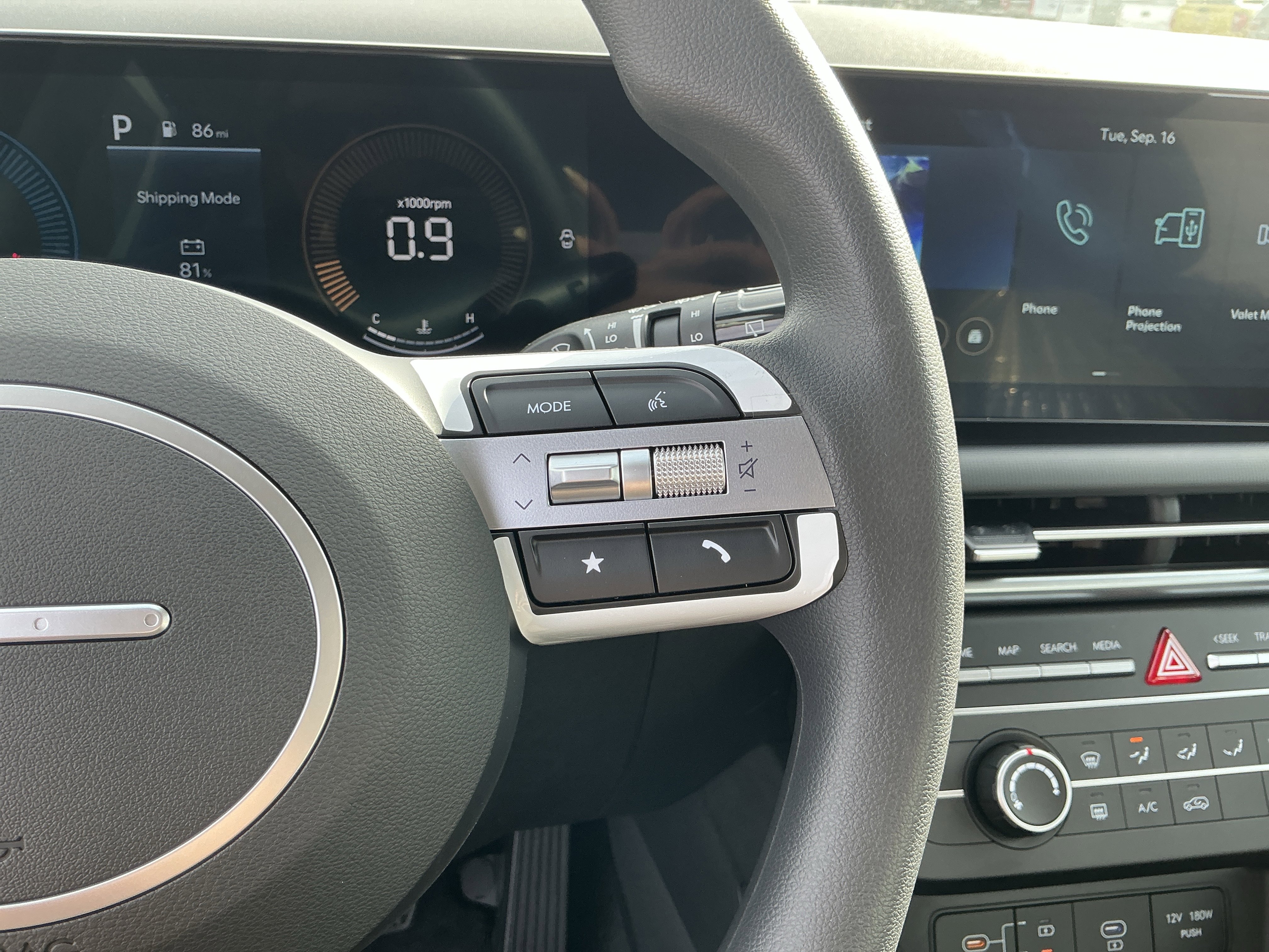 New 2026 Hyundai Tucson SE image 18