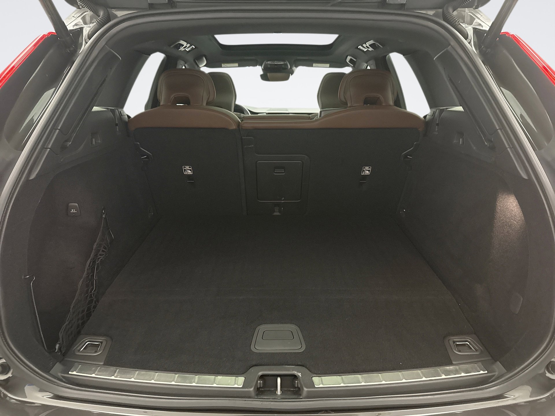 Used 2021 Volvo XC60 T8 Inscription w/ Advanced Package image 24