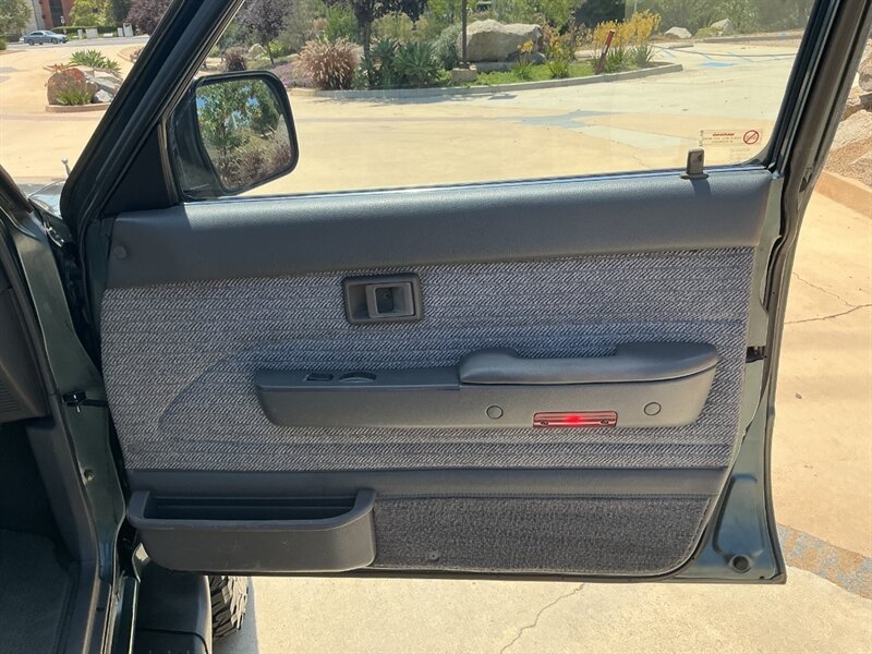 Used 1992 Toyota 4Runner SR5 AWD/4WD image 31