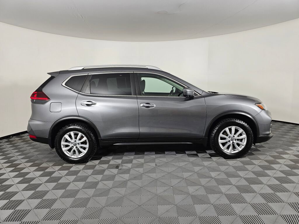 Used 2018 Nissan Rogue SV w/ Sun & Sound Touring Package image 2