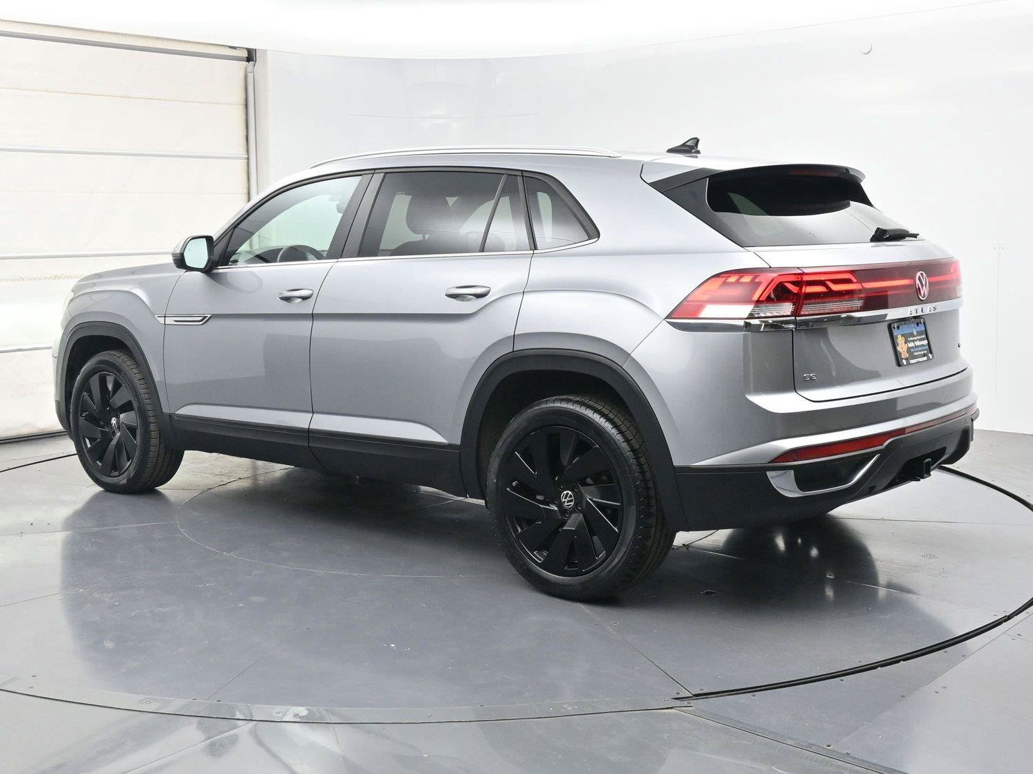 Certified 2024 Volkswagen Atlas Cross Sport SE w/ Panoramic Sunroof Package AWD/4WD image 23