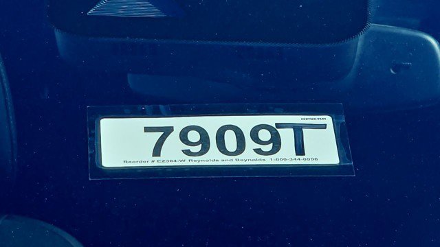 Used 2025 Chevrolet Trax LT w/ Sunroof Package FWD image 34