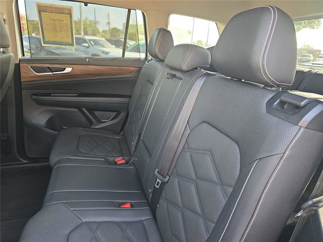 Used 2025 Volkswagen Atlas SE image 15