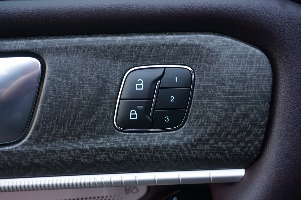 Used 2025 Ford Explorer Platinum w/ Ultimate Package image 27