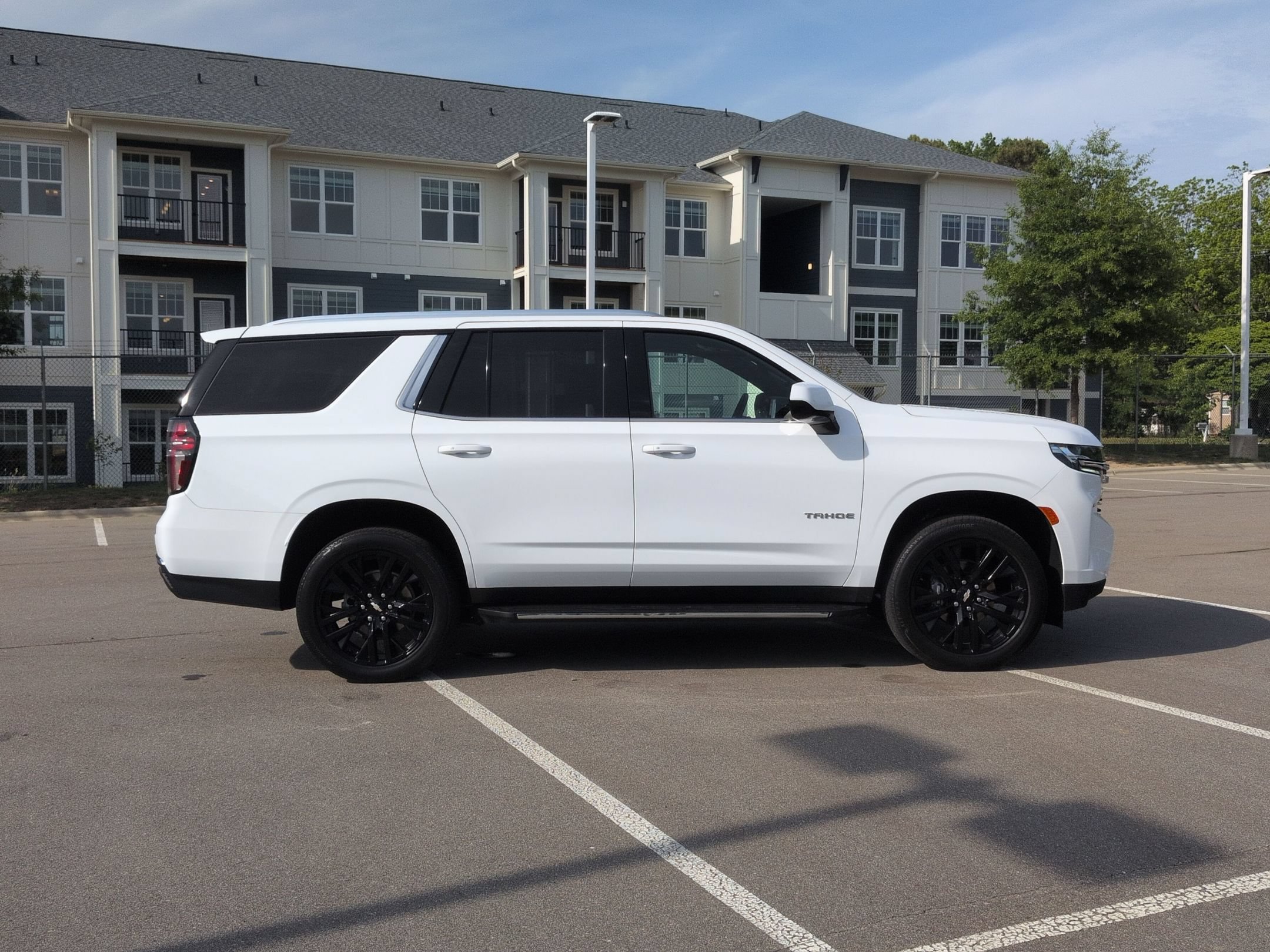 Used 2024 Chevrolet Tahoe LT RWD image 3