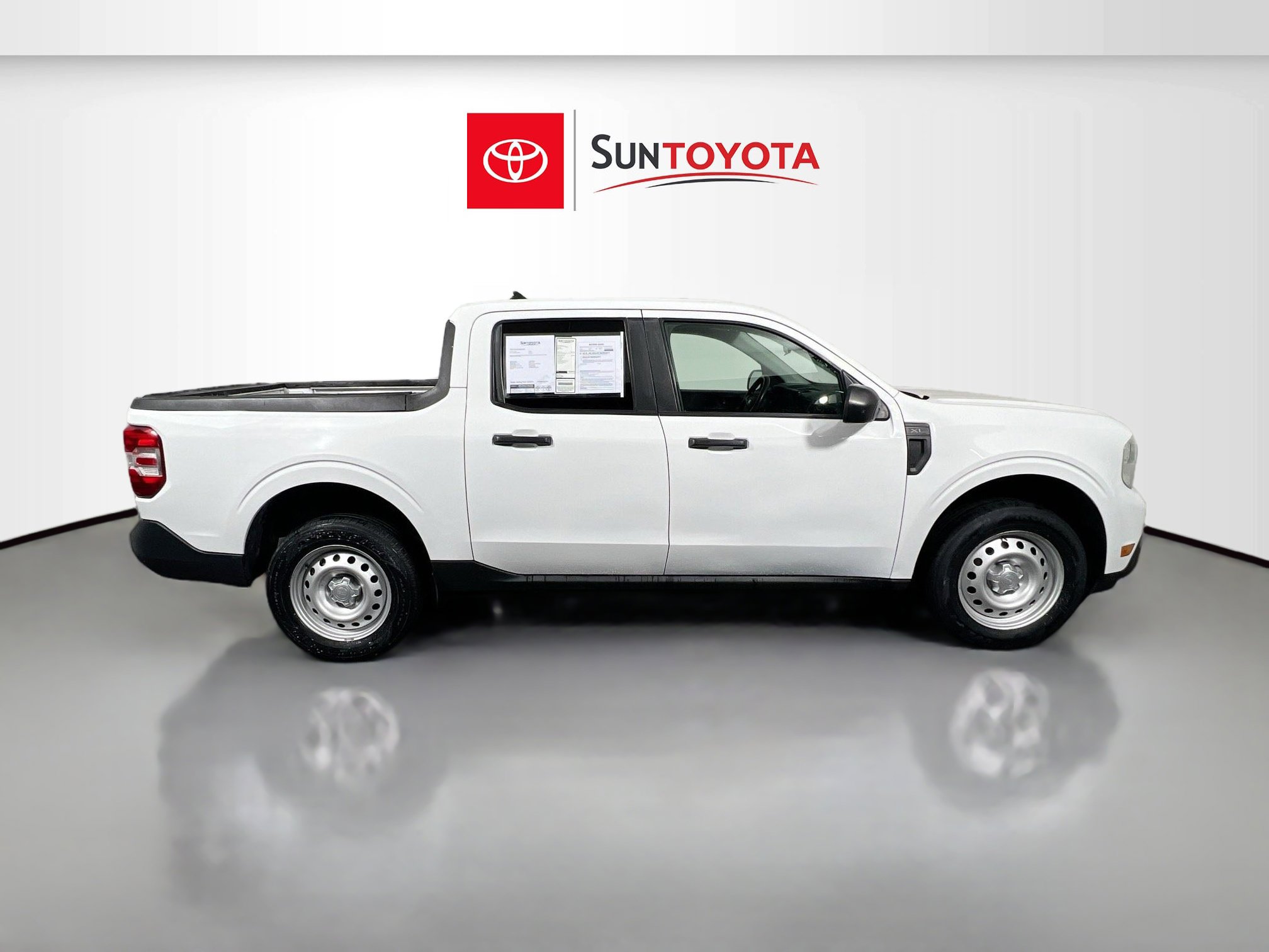 Used 2022 Ford Maverick XL image 2