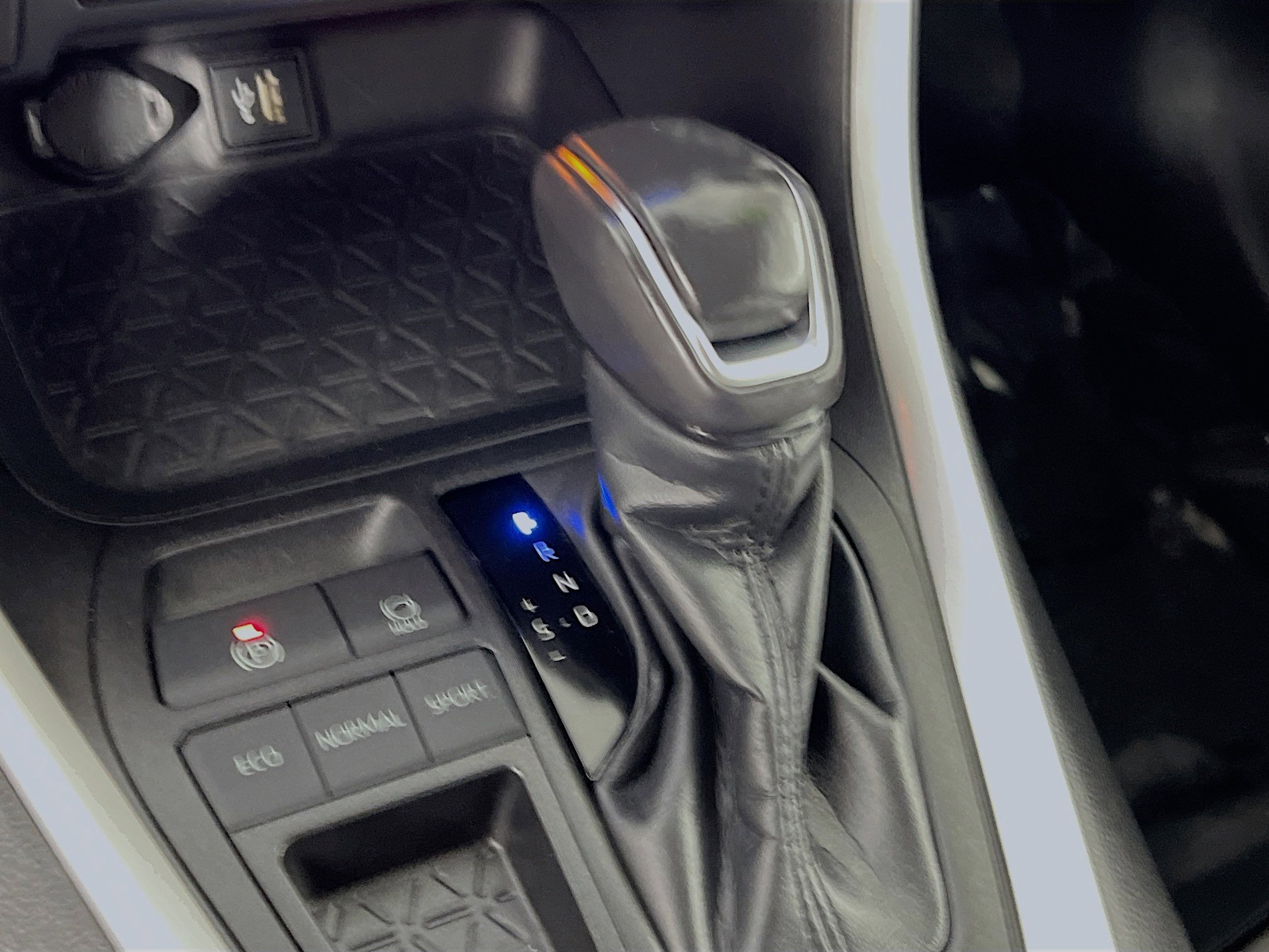 Used 2023 Toyota RAV4 XLE Premium image 24