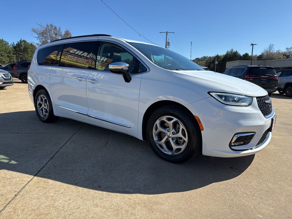 Certified 2023 Chrysler Pacifica Limited image 3