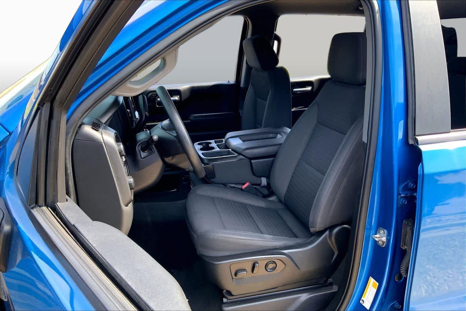 Certified 2022 Chevrolet Silverado 1500 Custom w/ LPO, Dark Essentials Package AWD/4WD image 8