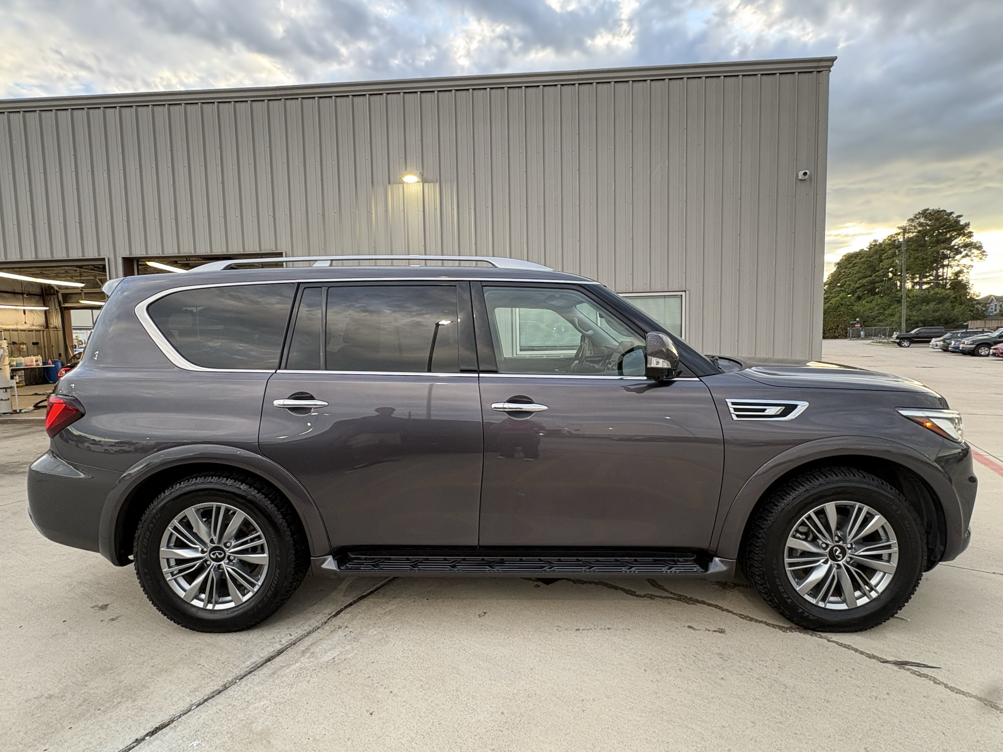Used 2022 INFINITI QX80 Luxe RWD image 6