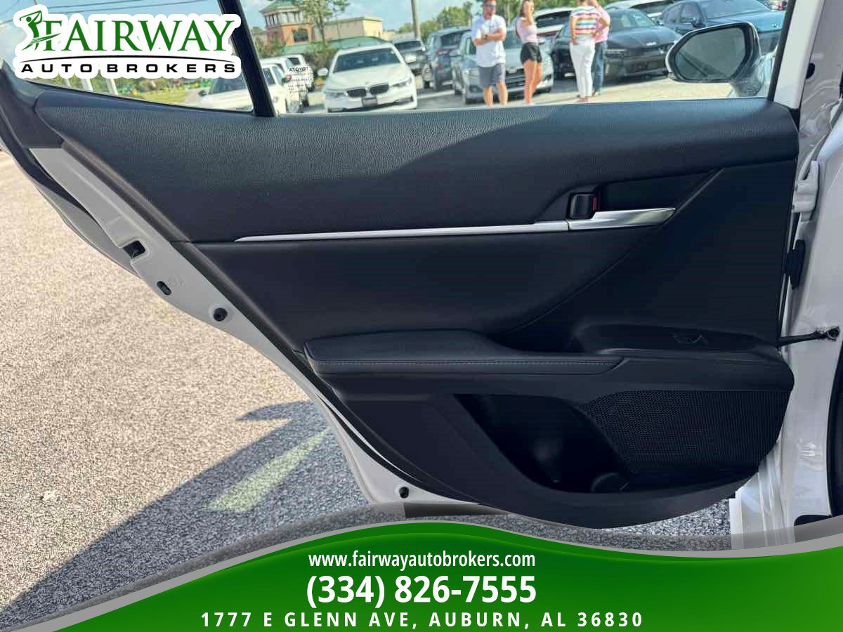 Used 2022 Toyota Camry XLE FWD image 28