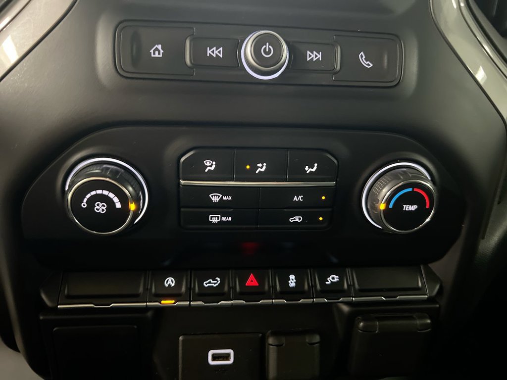 Used 2020 Chevrolet Silverado 1500 Custom w/ Custom Value Package AWD/4WD image 16