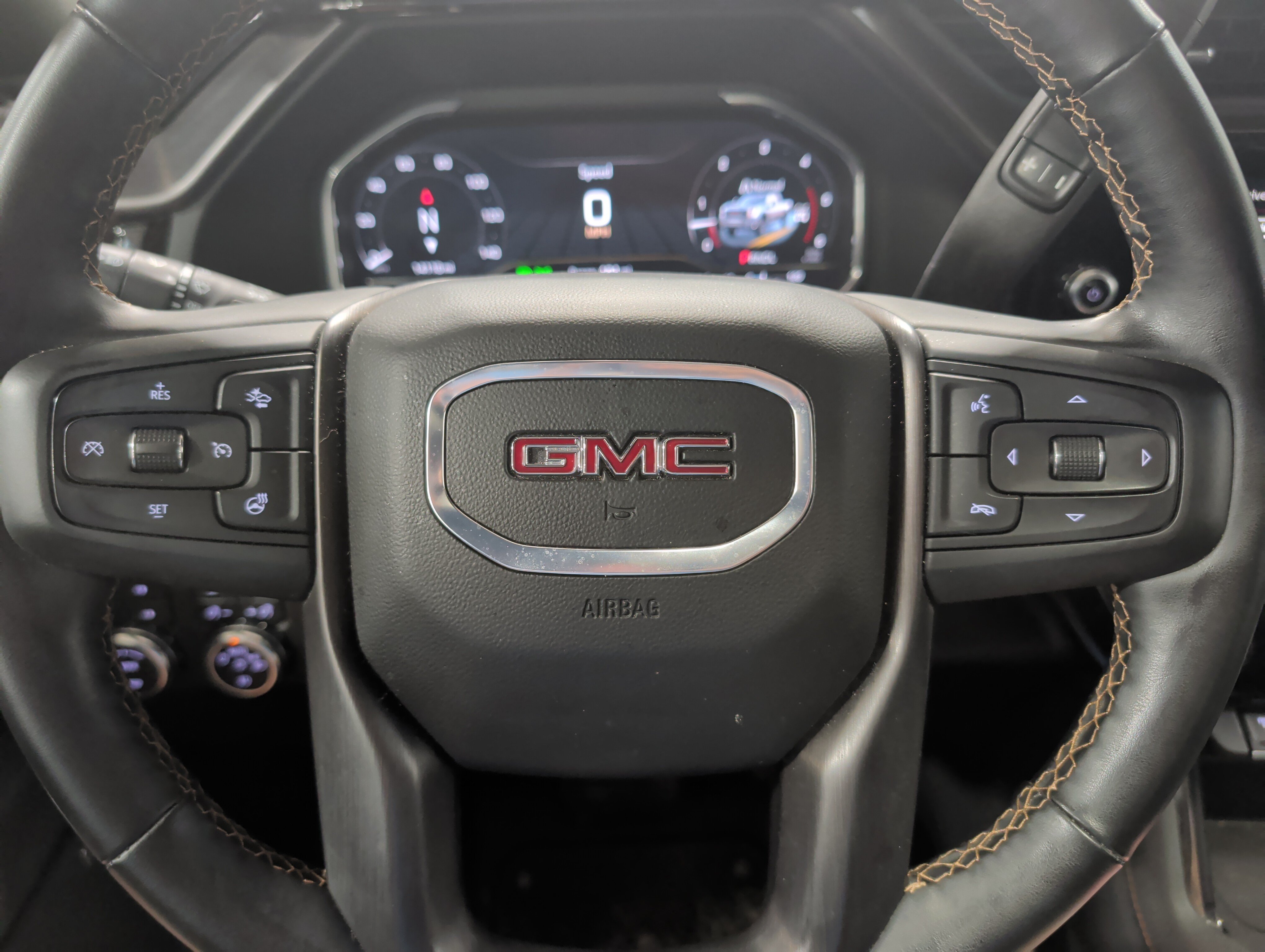 Used 2025 GMC Sierra 2500 AT4 w/ AT4 Premium Plus Package AWD/4WD image 11