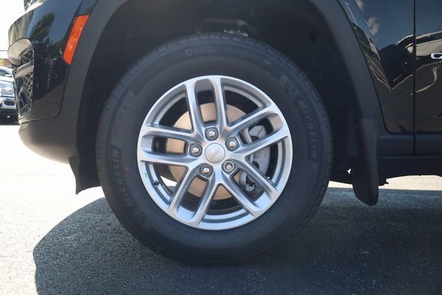 New 2025 Jeep Grand Cherokee Laredo w/ Luxury Tech Group I image 7