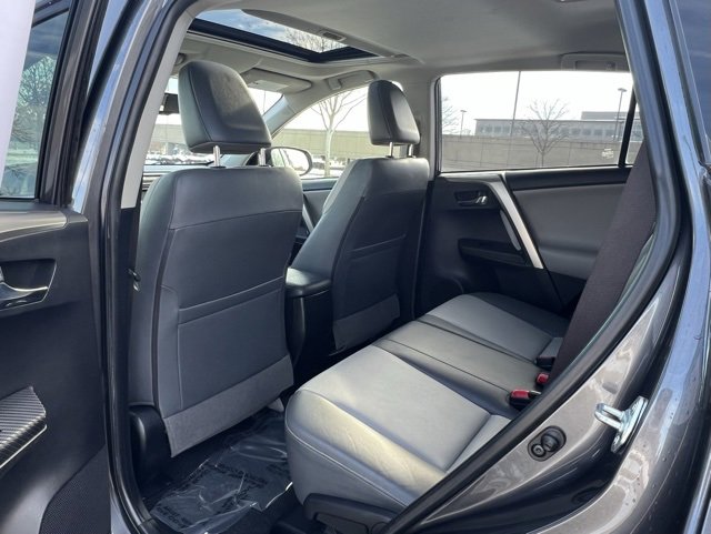 Used 2015 Toyota RAV4 Limited image 32