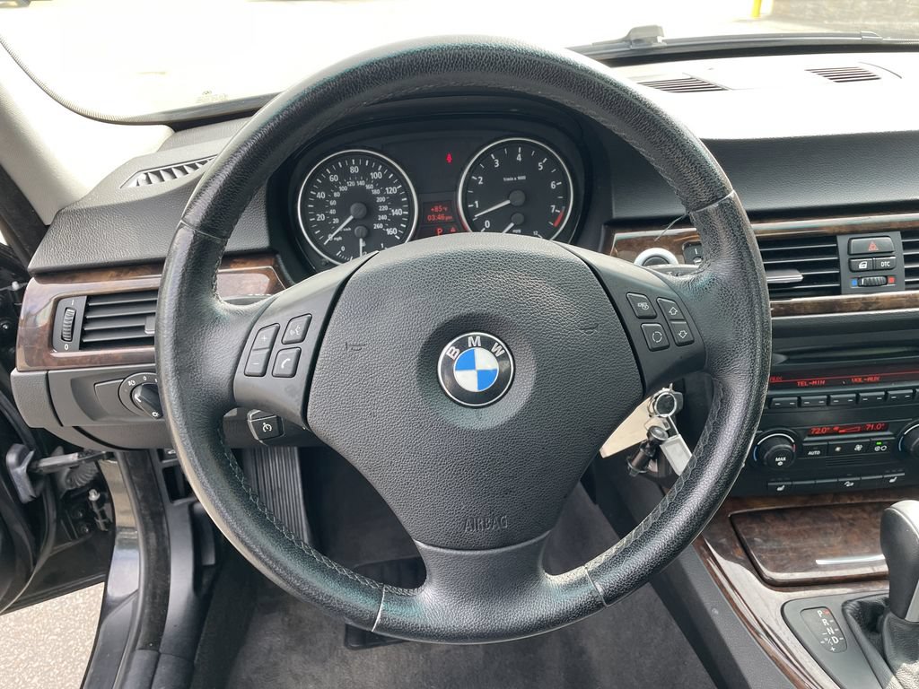Used 2006 BMW 330xi Sedan AWD/4WD image 16
