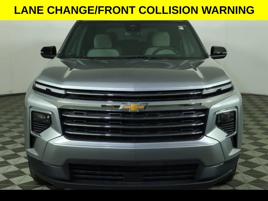 Used 2025 Chevrolet Traverse LT FWD image 8