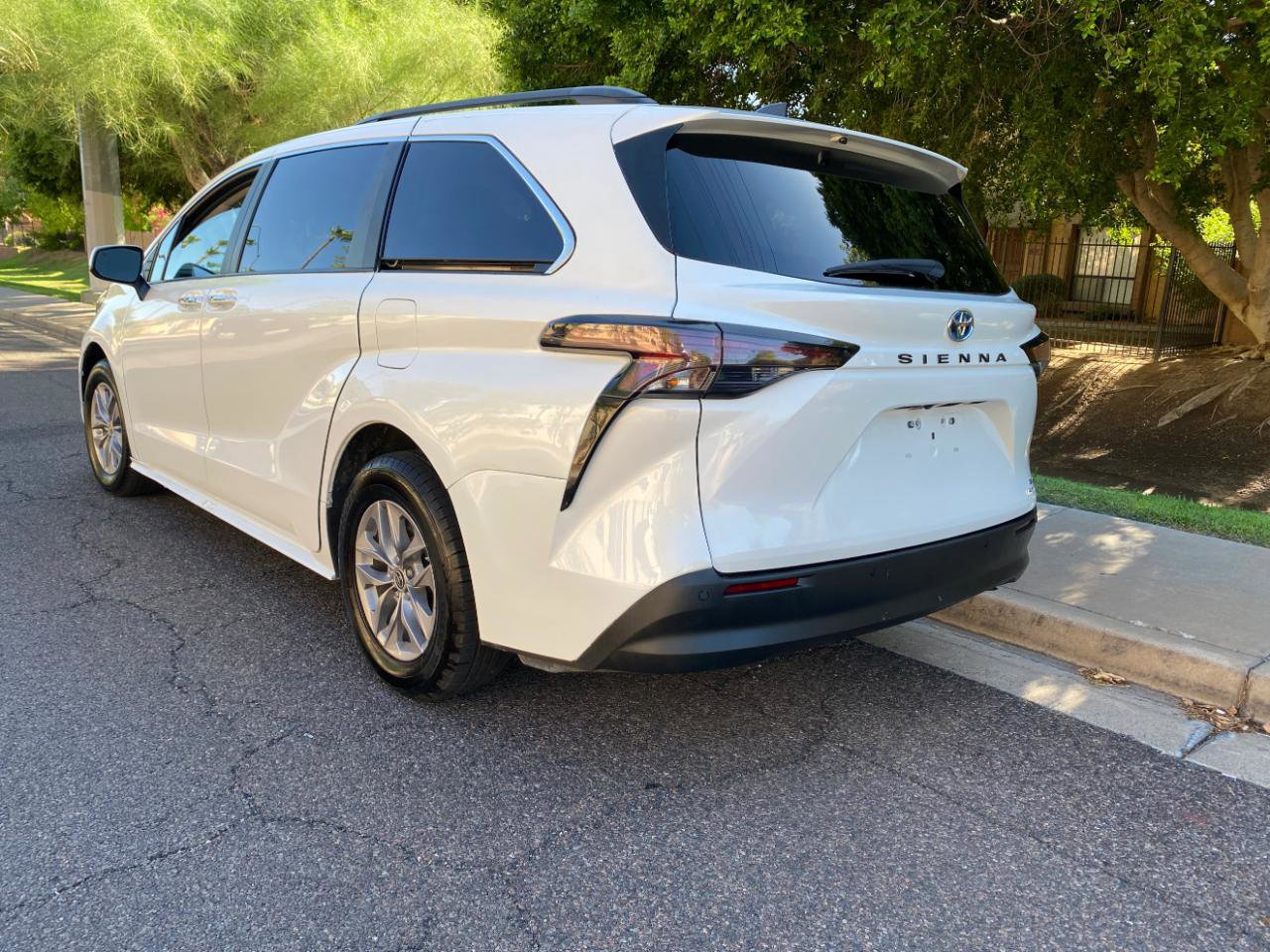 Used 2023 Toyota Sienna XLE FWD image 75