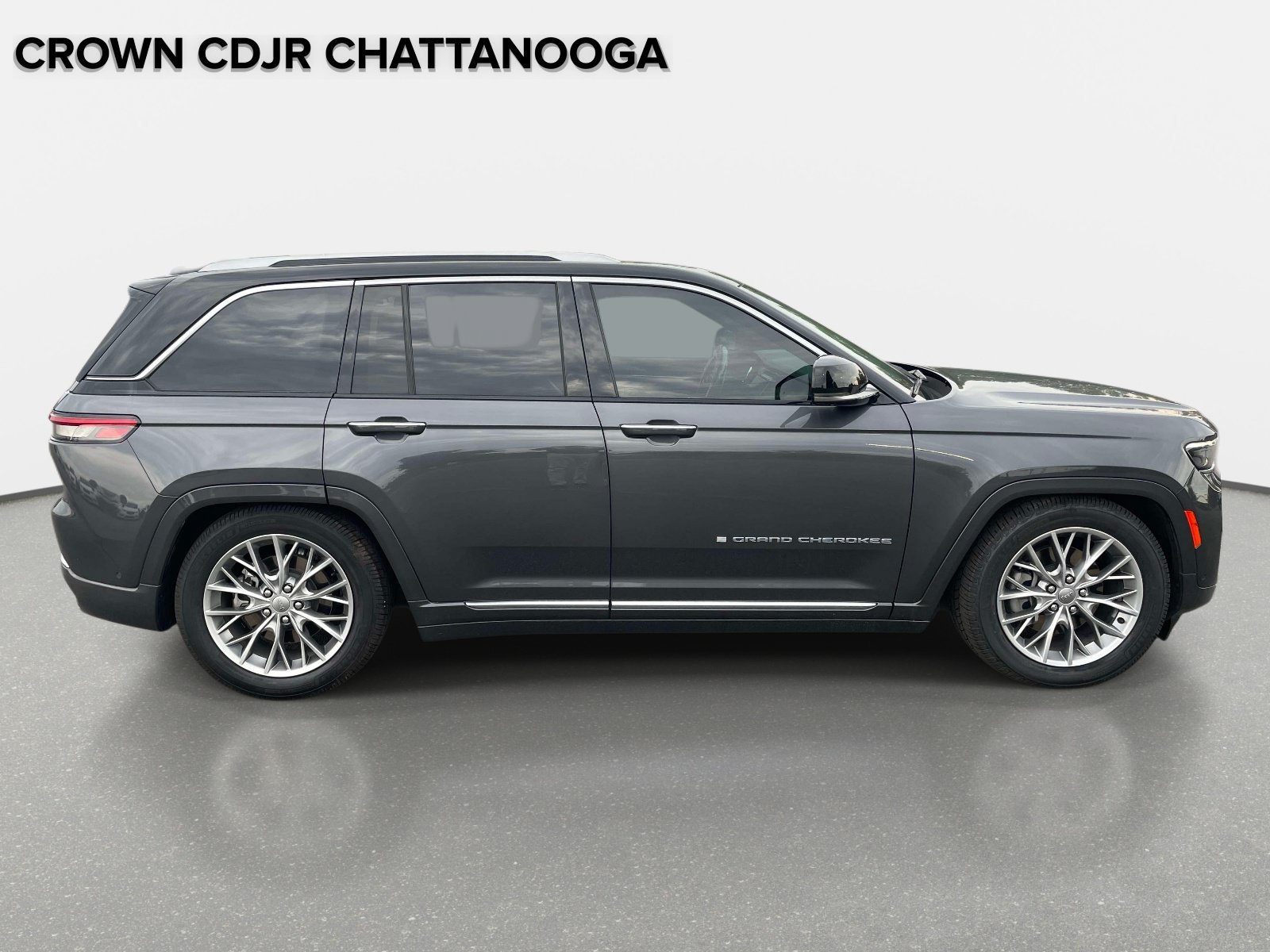 Used 2022 Jeep Grand Cherokee Summit w/ Advanced Protech Group IV AWD/4WD image 7