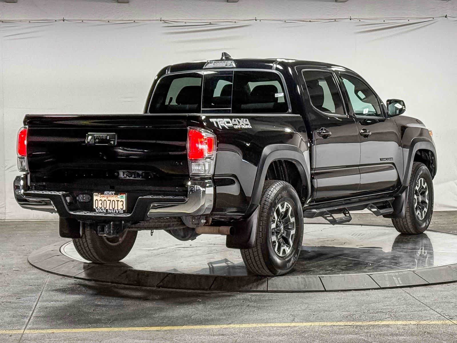 Certified 2023 Toyota Tacoma TRD Off-Road AWD/4WD image 5