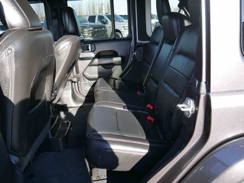 Used 2018 Jeep Wrangler Unlimited Sahara image 15