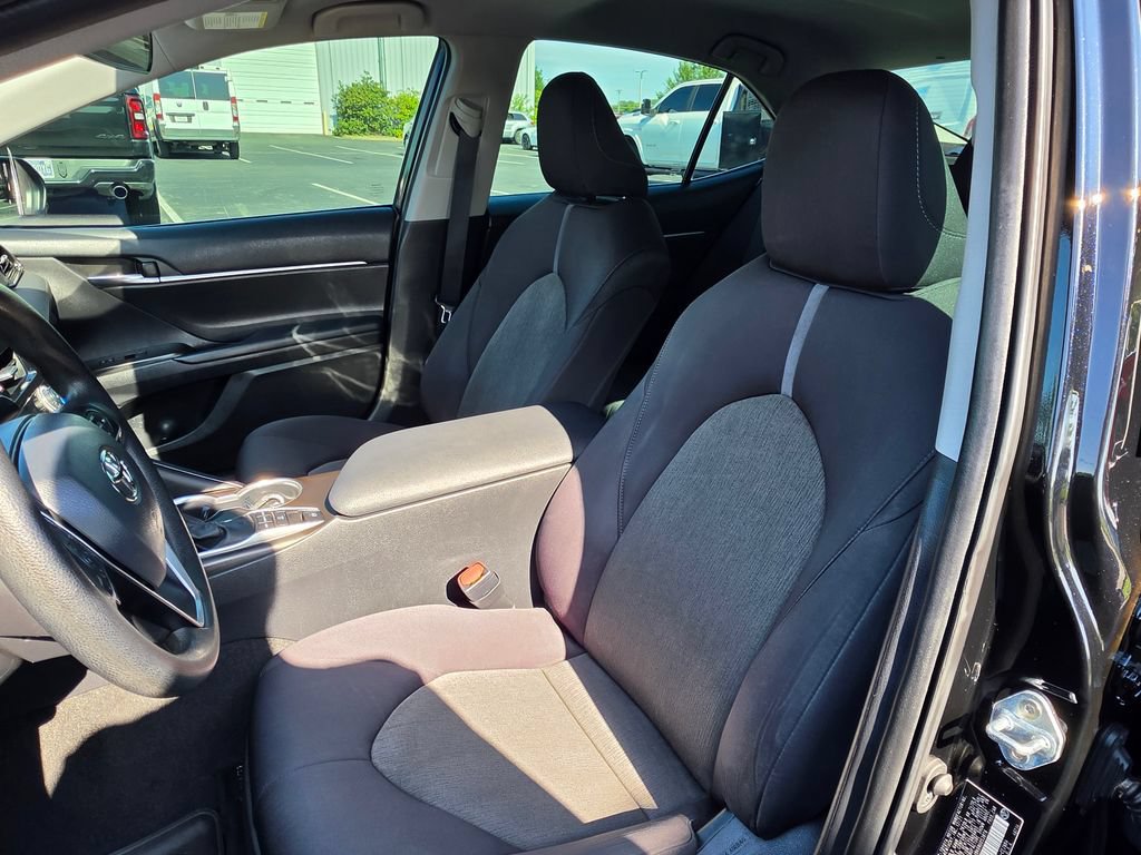 Used 2022 Toyota Camry LE AWD/4WD image 11