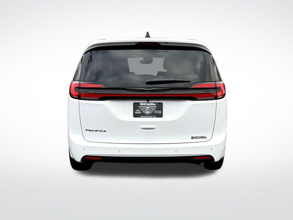 New 2026 Chrysler Pacifica Select image 6