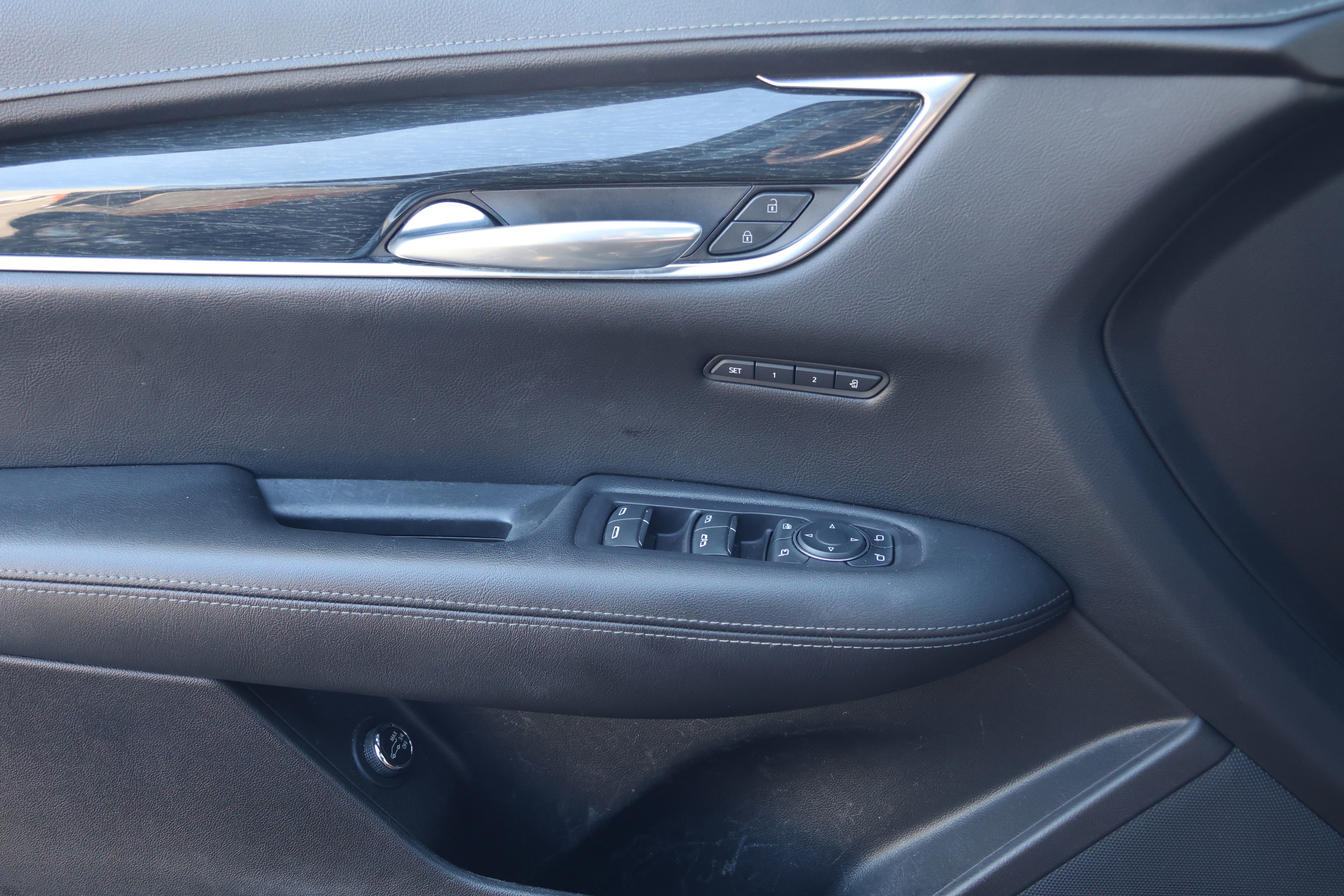 Used 2022 Cadillac XT5 Premium Luxury w/ LPO, Floor Liner Package image 12