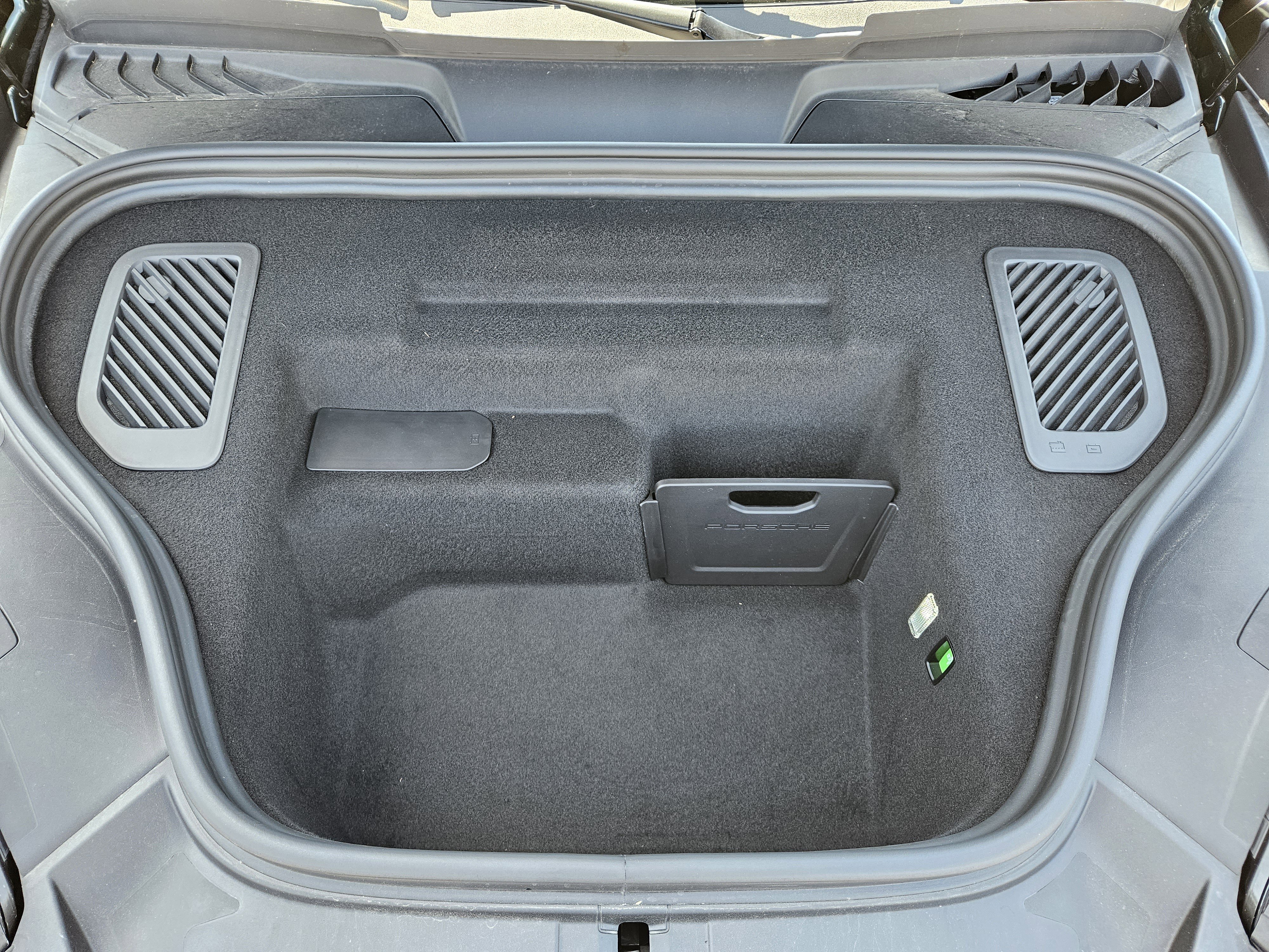 Certified 2025 Porsche Macan 4 Electric image 30