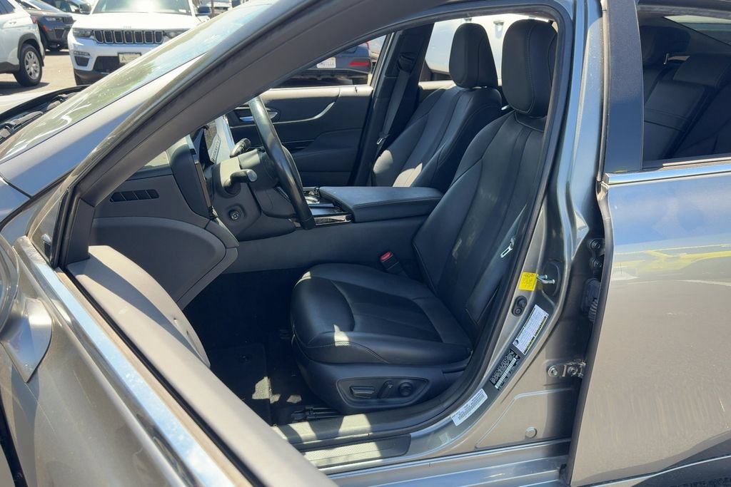 Used 2022 Toyota Mirai w/ Advanced Technology Package RWD image 11