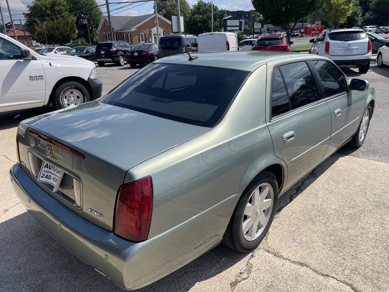 Used 2005 Cadillac De Ville DTS w/ Equipment Group FWD image 21