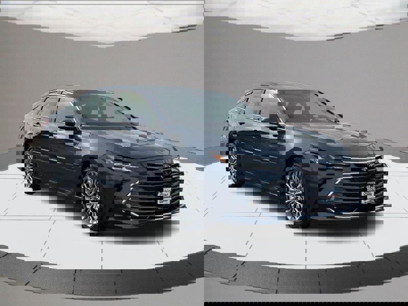 Used 2019 Toyota Avalon Limited w/ Advanced Safety Package image 2