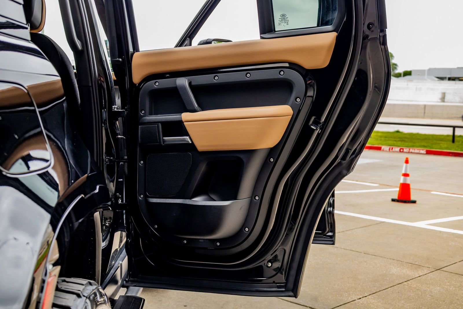 Used 2025 Land Rover Defender 130 V8 image 40