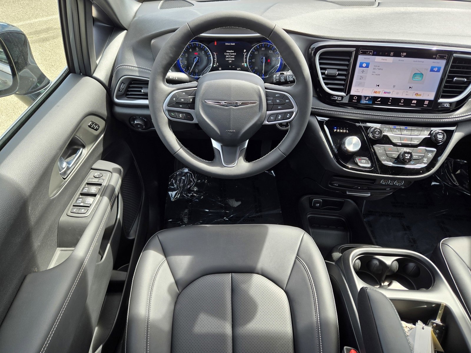 New 2025 Chrysler Pacifica Select w/ Uconnect Theater Family Group image 8