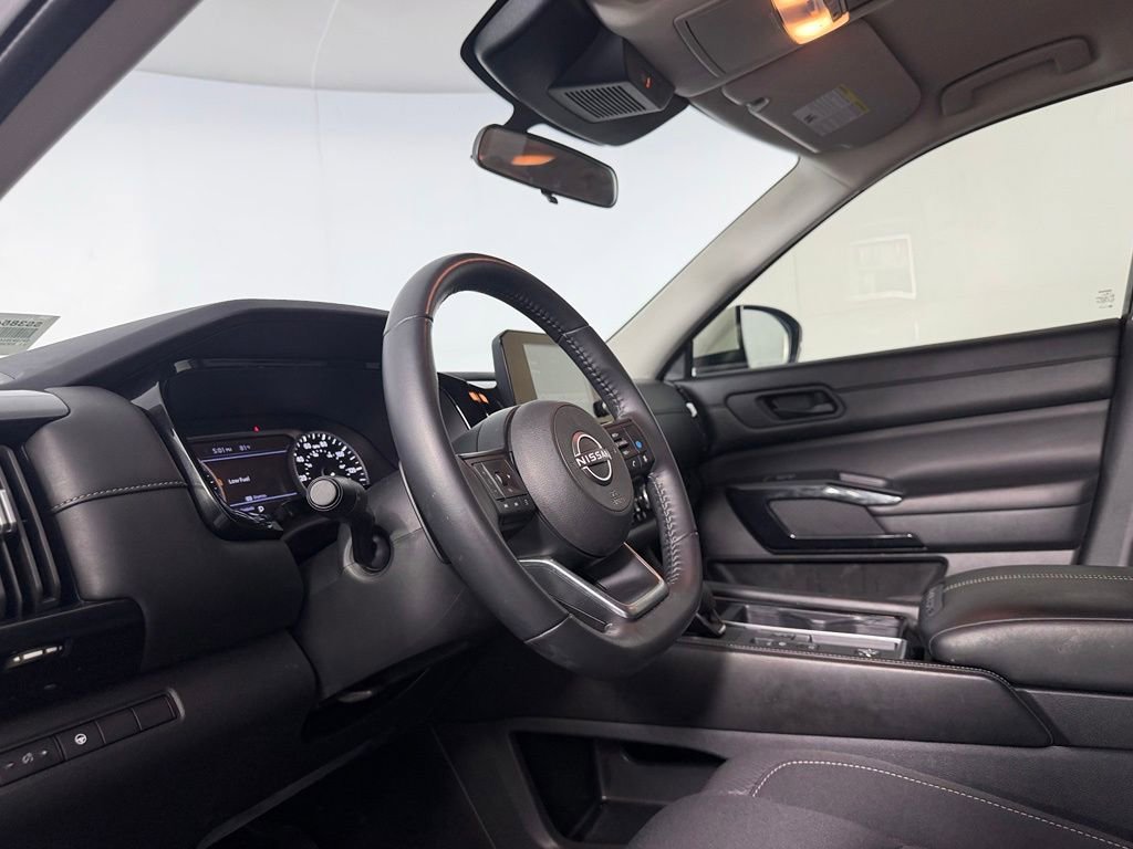 Used 2024 Nissan Pathfinder SV w/ Black Appearance Package FWD image 21
