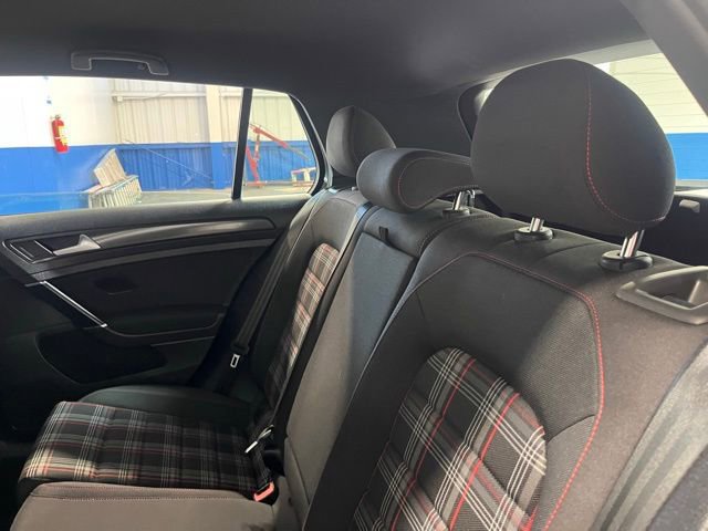 Used 2018 Volkswagen Golf 4-Door image 18