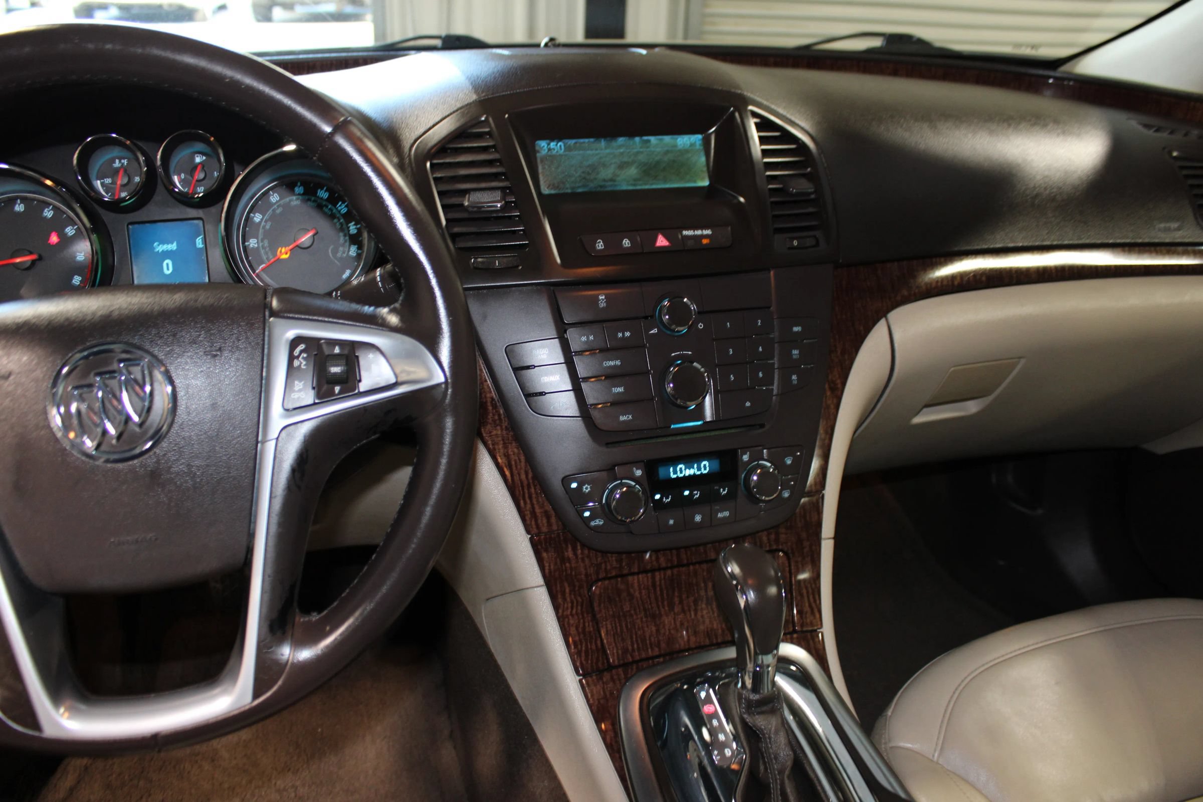 Used 2012 Buick Regal Leather FWD image 13
