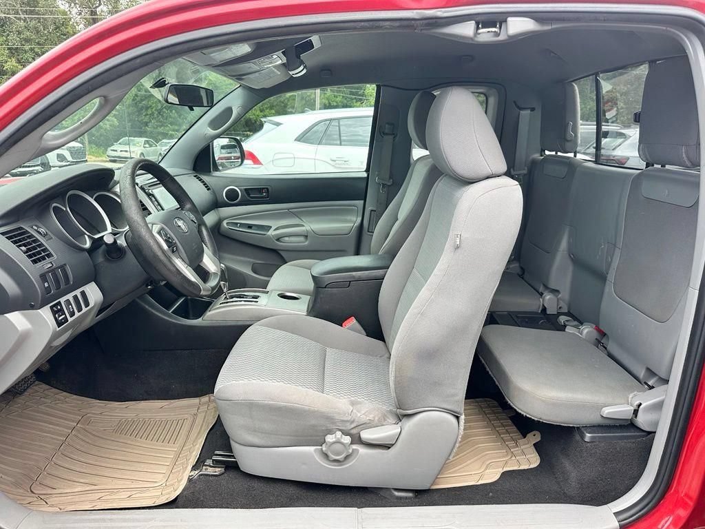Used 2014 Toyota Tacoma PreRunner w/ SR5 Package RWD image 9