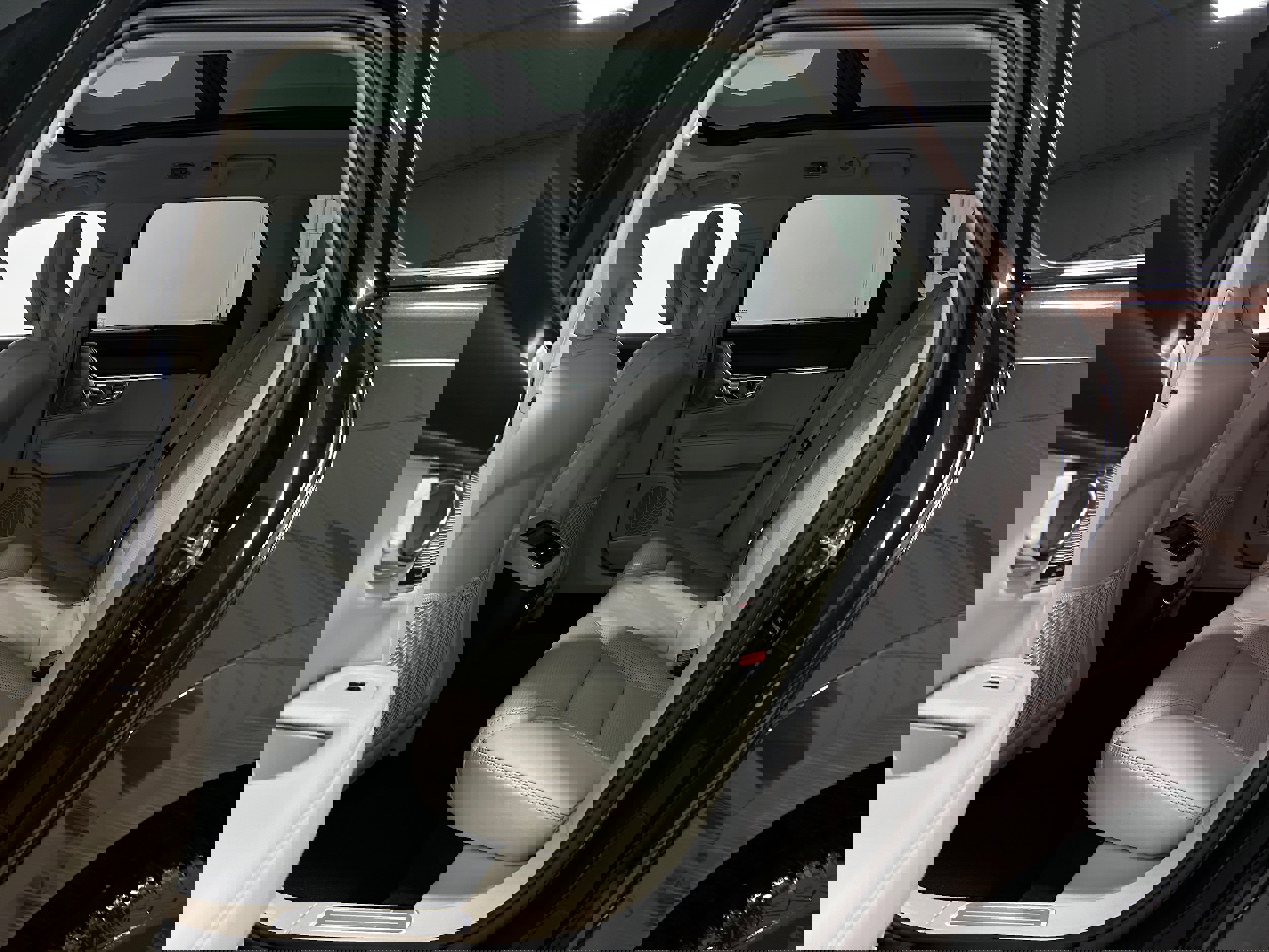 Used 2017 Volvo V90 T6 Cross Country image 28