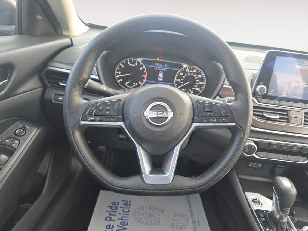 Used 2024 Nissan Altima 2.5 SV FWD image 12
