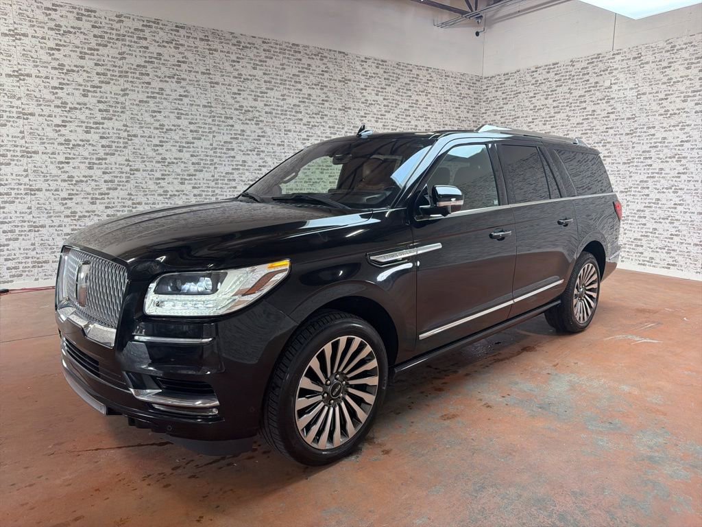 Used 2020 Lincoln Navigator L Reserve w/ Luxury Package image 3