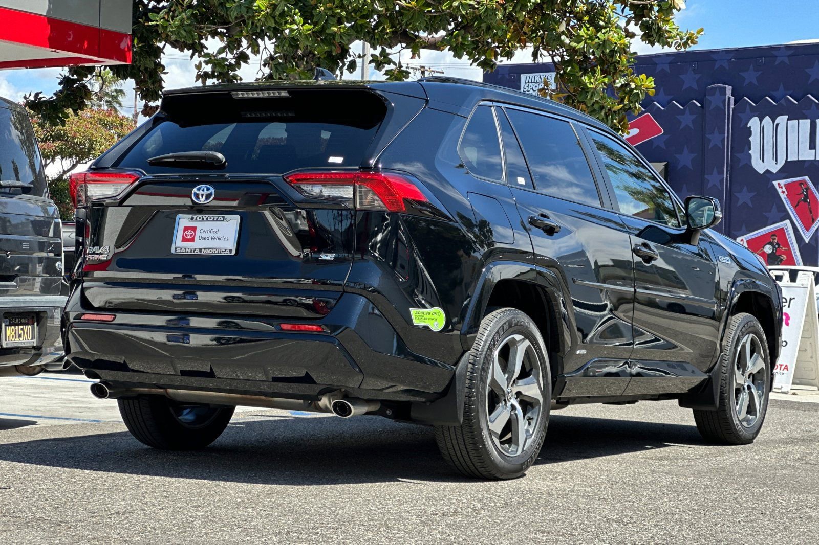 Used 2023 Toyota RAV4 SE w/ Weather & Moonroof Package AWD/4WD image 4